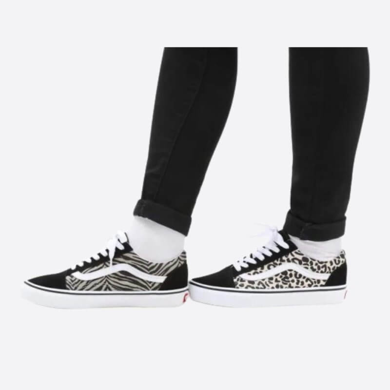 Dámske plátené tenisky Vans VN0A3WKT9XB1 Old Skool na nohe