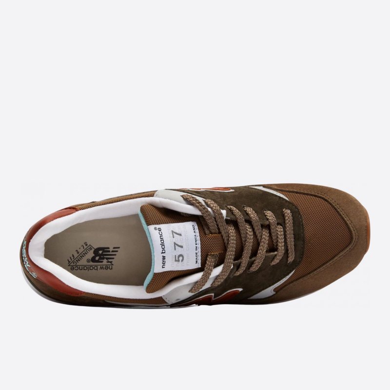 Pánske hnedé tenisky New Balance M577OTG horná strana