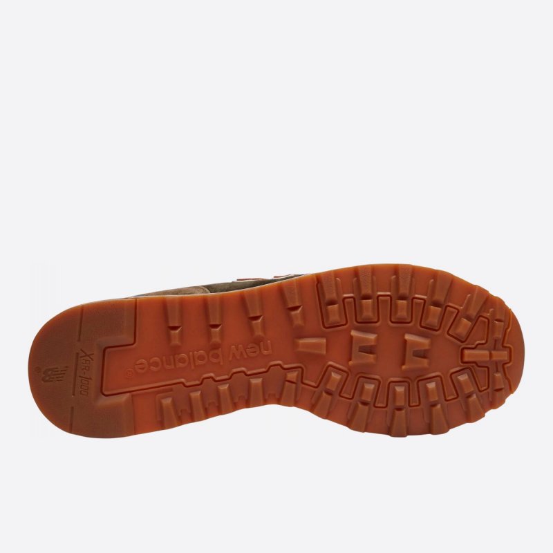 Pánske hnedé tenisky New Balance M577OTG podrážka